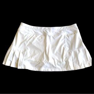 ATHLETA WHITE PLEATED TENNIS, PICKLEBALL, GOLF SKORT. WOMEN’S SIZE X-LARGE